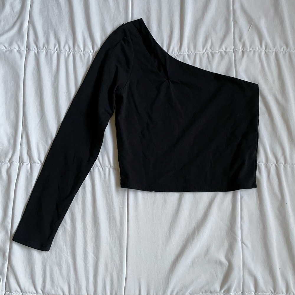 Abercrombie black one sleeve top with cutout